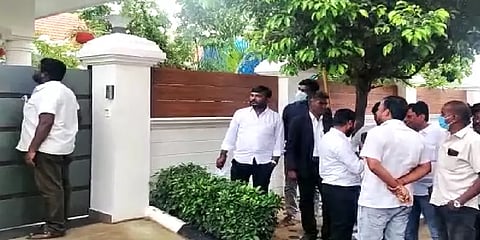 எஸ்.பி.வேலுமணிக்கு நெருக்கமானவரான சந்திரசேகரின் நிறுவனத்தில் 2வது நாளாக தொடரும் ரெய்டு!