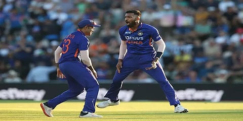 'ஆல் ரவுண்டில்' கலக்கிய ஹர்திக் பாண்டியா - கலகலத்துப் போன இங்கிலாந்து!