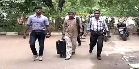 நூல் வியாபாரம் செய்யலாம் என ரூ.54 லட்சம் மோசடி – தலைமறைவாக இருந்த நபர் டெல்லியில் கைது