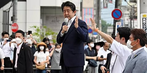 சிகிச்சை பலனின்றி உயிரிழந்தார் ஜப்பான் முன்னாள் பிரதமர் ஷின்சோ அபே!