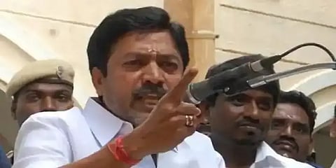 அதிமுக பொதுக்குழுவில் கே.பி. முனுசாமி- சி.வி. சண்முகம் வாக்குவாதம்: என்ன காரணம்?