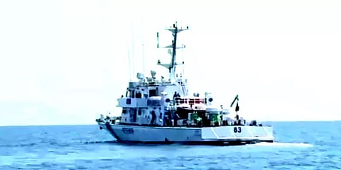 எல்லை தாண்டி மீன்பிடித்ததாக 6 தமிழக மீனவர்களை கைது செய்த இலங்கை கடற்படை