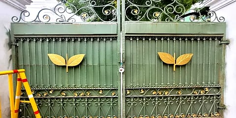 அதிமுக தலைமை அலுவலகத்துக்கு வைத்த சீலை அகற்றக் கோரி இபிஎஸ் தரப்பில் மனு