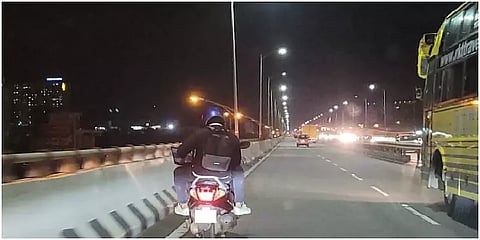 பைக்ல போறப்போ கூடவா வேலை பாக்க வெக்குறது? - இந்தியாவின் IT நகரத்தின் கொடூரம்?