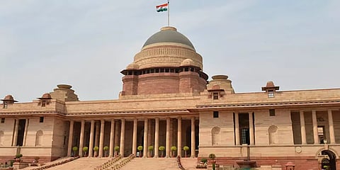 குடியரசுத் தலைவர் தேர்தல்: உபகரணங்கள் தமிழக அதிகாரிகளிடம் ஒப்படைப்பு