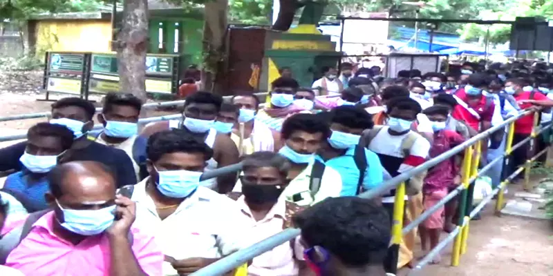 ஸ்ரீவில்லிபுத்தூர்: பௌர்ணமி தரிசனத்திற்காக சதுரகிரி மலையில் குவியும் பக்தர்கள்