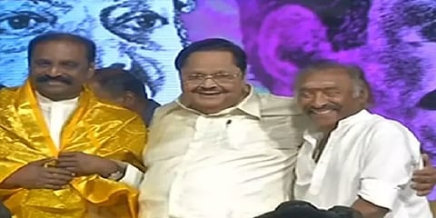 தேவாவை பங்கமாய் கலாய்த்த துரைமுருகன்.. சிரிப்பலையில் அதிர்ந்த வைரமுத்து விழா அரங்கம்!