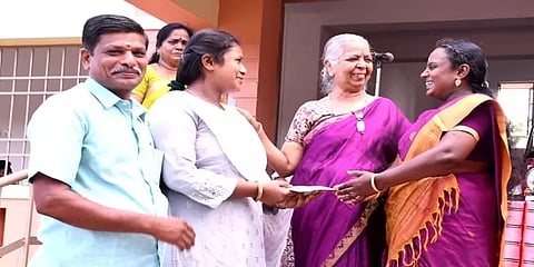 திருவாரூர்: நன்றாக படிக்கும் மாணவர்களுக்கு ரூ.10 லட்சம் பரிசளித்து பாராட்டிய கிராம மக்கள்