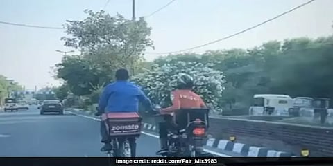 ஸ்விக்கி - சோமேட்டோ நிறுவனங்களை இணைத்த டெலிவரி மேன்கள் - நெகிழ்ச்சி வீடியோ