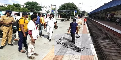 ரயில் முன் பாய்ந்த முதியவர்.. துண்டானது கால்.. கோவையில் பரபரப்பு சம்பவம்