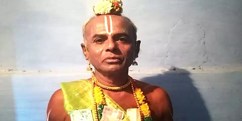 மேடையில் நடிக்கும்போதே திடீர் மாரடைப்பு.. சரிந்து விழுந்து உயிரிழந்த நாடக கலைஞர்!