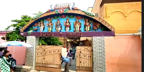 மாணவிக்கு சாக்லெட் கொடுத்த மாணவன்: நிர்வாகத்தினர் கண்டித்ததால் தற்கொலை முயற்சி