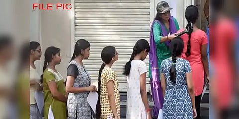 நீட் தேர்வு: உள்ளாடையை அகற்றச் சொன்னோமா? விளக்கம் கொடுத்த தேசிய தேர்வுகள் முகமை