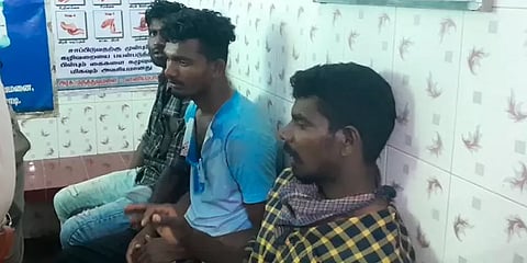 `அவளை திருமணத்துக்கு வற்புறுத்தாதே’- தோழியின் காதலனை ஆயுதங்களுடன் மிரட்டிய நண்பர்கள்