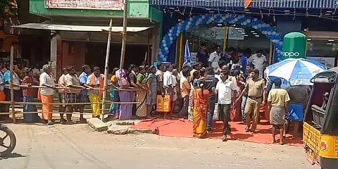 முதலில் வரும் 100 பேருக்கு ரூ.199க்கு மொபைல் -திறப்புவிழா சலுகையால் திணறியடித்த கூட்டம்