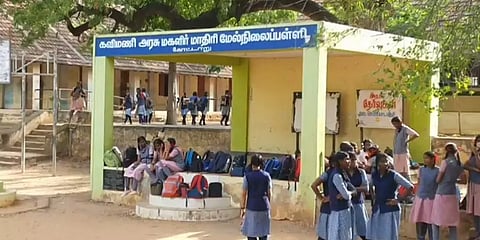 சத்துணவு சாப்பிட்ட மாணவிகளுக்கு வாந்தி, மயக்கம் - 28 பேர் மருத்துவமனையில் அனுமதி