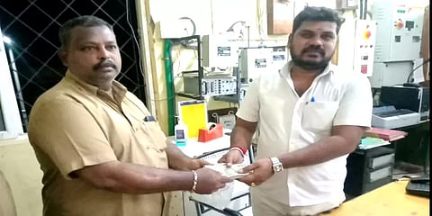 ரயில் நிலையம் அருகே கிடந்த கட்டுக்கட்டான பணம்.. பாராட்டை பெற்ற ஆட்டோ ஓட்டுநரின் நேர்மை