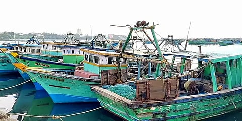 கடலுக்குச் செல்லாமல் மீனவர்கள் வேலை நிறுத்த போராட்டம் - காரணம் என்ன?