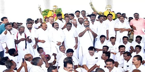 மூத்த நிர்வாகிகளை மதிக்காத ஓபிஎஸ் அரசியல் அனாதையாகி விட்டார் - ஆர்பி. உதயகுமார்