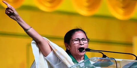 ‘பெரிய பெட்டிகளில் நோட்டு கட்டுகள்’.. கைதான மேற்குவங்க அமைச்சர்.. வெடித்தது அரசியல் மோதல்!