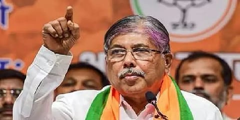 கனத்த இதயத்துடன்தான் ஏக்நாத் ஷிண்டேவை முதல்வராக அறிவித்தோம் - பாஜக தலைவர் பேச்சால் சர்ச்சை