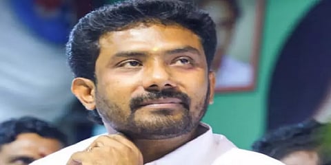 இபிஎஸ் கடிதத்திற்கு என்ன பதில்? அதிமுக எம்.பி.யாக இன்னமும் தொடர்கிறாரா ஓபிஎஸ் மகன்?