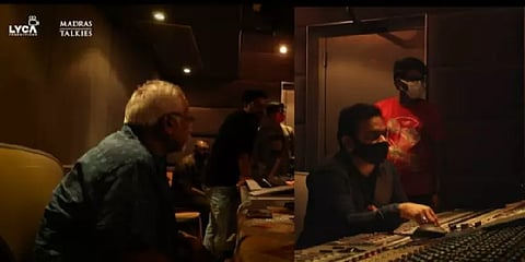 ”1..2..3..4.. தக்கிட தக்கிட தக்தம்” - ஸ்வரம் பாடி PS-1 அட்பேட் கொடுத்த ஏ.ஆர்.ரஹ்மான்!