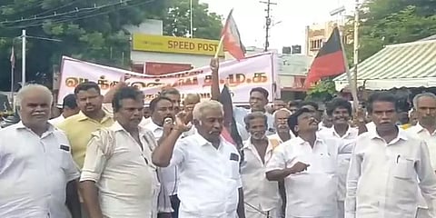 திமுக கட்சித் தலைமை மீது அதிருப்தி - உறுப்பினர் அட்டையை ஒப்படைப்பதாக அறிவித்த நிர்வாகிகள்