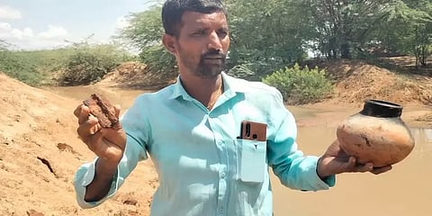 கமுதி: 3000 ஆண்டு பழமையான மண் குவளைகள், முதுமக்கள் தாழிகள் கண்டுபிடிப்பு