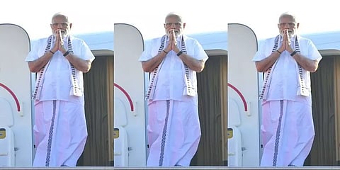 செஸ்போர்டு கரைவேட்டி, துண்டு அணிந்து சென்னை வந்தார் பிரதமர் மோடி