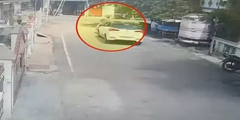 திமுக கவுன்சிலரின் தம்பியை கார் ஏற்றி கொல்ல முயற்சி?..சிசிடிவியில் சிக்கிய அதிமுக பிரமுகர்