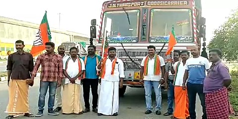 ஆந்திரா டூ கேரளா: இறைச்சிக்காக மாடுகளை கொண்டு சென்ற லாரியை மறித்து பாஜக ஆர்ப்பாட்டம்