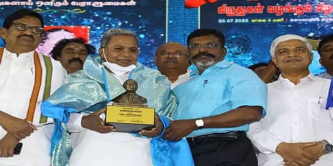 பிரம்மாண்டமாக நடைபெற்ற விசிக விருது விழா.. மேடையில் பாஜக அரசை வெளுத்து வாங்கிய சித்தராமையா