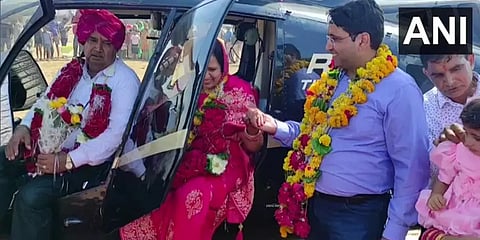 தாயை ஹெலிகாப்டரில் வீட்டுக்கு அழைத்து சென்று கௌரவித்த மகன்! நெகிழ்ச்சிப் பின்னணி