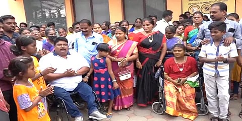 மதுரை: மாற்றுத் திறனாளிகளை தி லெஜெண்ட் படத்திற்கு அழைத்துச் சென்ற தனியார் நிறவனம்