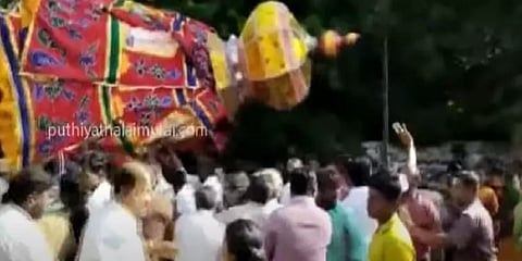 புதுக்கோட்டை: கோயில் தேர் சாய்ந்து 5 பேர் காயம்.. விபத்துக்கு என்ன காரணம்?