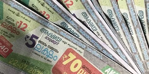 தமிழகத்தில் ஆன்லைன் ஆப் மூலம் கொடிகட்டி பறக்கும் கேரளா லாட்டரி - கள ஆய்வில் பகீர் தகவல்கள்