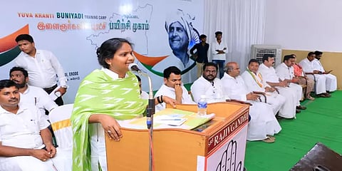 நல்ல மாப்பிள்ளை இருந்தால் சொல்லுங்க - தமிழ் பாட்டுப்பாடி அசத்திய கேரள பெண் எம்பி