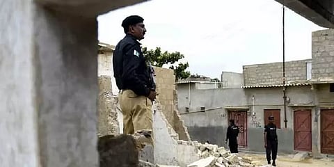 மனைவிக்கு தொல்லை கொடுத்த காவலரின் காது, மூக்கு, உதட்டை வெட்டி எடுத்த கணவர்!