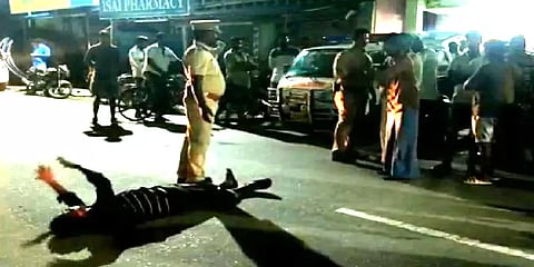 கருக்கலைப்பு செய்துகொண்ட பெண்ணுக்கு நேர்ந்த பரிதாபம் - உறவினர்கள் சாலைமறியல்