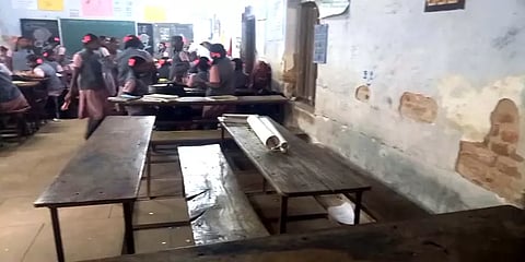 வந்தவாசி: 73 ஆண்டு பழமையான அரசுப் பள்ளியின் மேற்கூரை இடிந்து விழுந்து மாணவி காயம்