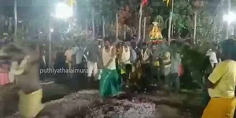 விழுப்புரம்: தீ மிதி விழாவில் குண்டத்தில் இடறி விழுந்த பக்தர்