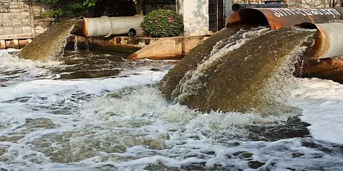 தண்ணீரில் எண்ணெய் பசை.. சேலத்தில் எண்ணெய் ஆலை மீது மக்கள், விவசாயிகள் பகீர் புகார்!