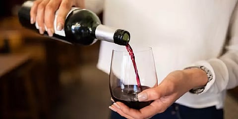 ரெட் ஒயின் குடிப்பது இதயத்துக்கு நல்லதா? ஆனால்... - என்ன சொல்கிறது ஆய்வுகள்?