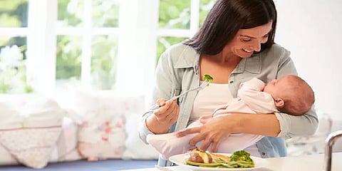 உலக தாய்ப்பால் வாரம்: பாலூட்டும் தாய்மார்களே.. இந்த 7 சூப்பர் உணவுகளை தவிர்க்கவேண்டாம்!