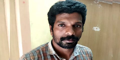 ஓடும் பேருந்தில் பள்ளி மாணவிக்கு பாலியல் தொல்லை: போலீஸ்காரர் போக்சோவில் கைது