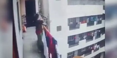 'இப்படியொரு கொடுமையா?' - மாற்றுத்திறனாளி குழந்தையை 4வது தளத்திலிருந்து வீசி கொன்ற பெண்