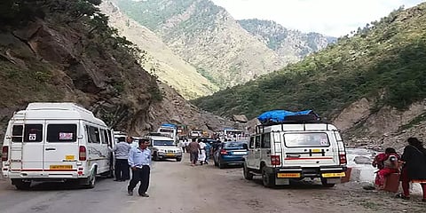 Oh..nooo.. oh..nooo.. கஞ்சா செடிகளுக்கு மத்தியில் DND போர்டு வைத்து எச்சரித்த குலு போலீஸ்