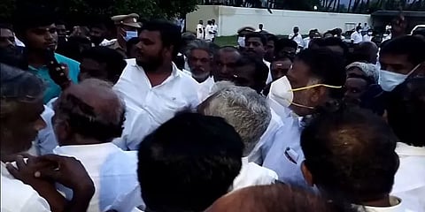 மாவட்ட செயலாளர்களுடன் ஓபிஎஸ் திடீர் ஆலோசனை.. இபிஎஸ் கூட்டத்தில் பங்கேற்றவர்களும் பங்கேற்பு