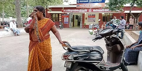 ’’தாலிச் செயினை அடகுவைத்த பணம்சார் அது’’ - பணத்தை தொலைத்த பெண் போலீசில் புகார்